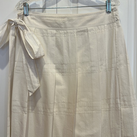 Theory, size 12, white, pleated, wraparound skirt - Picture 2 of 12